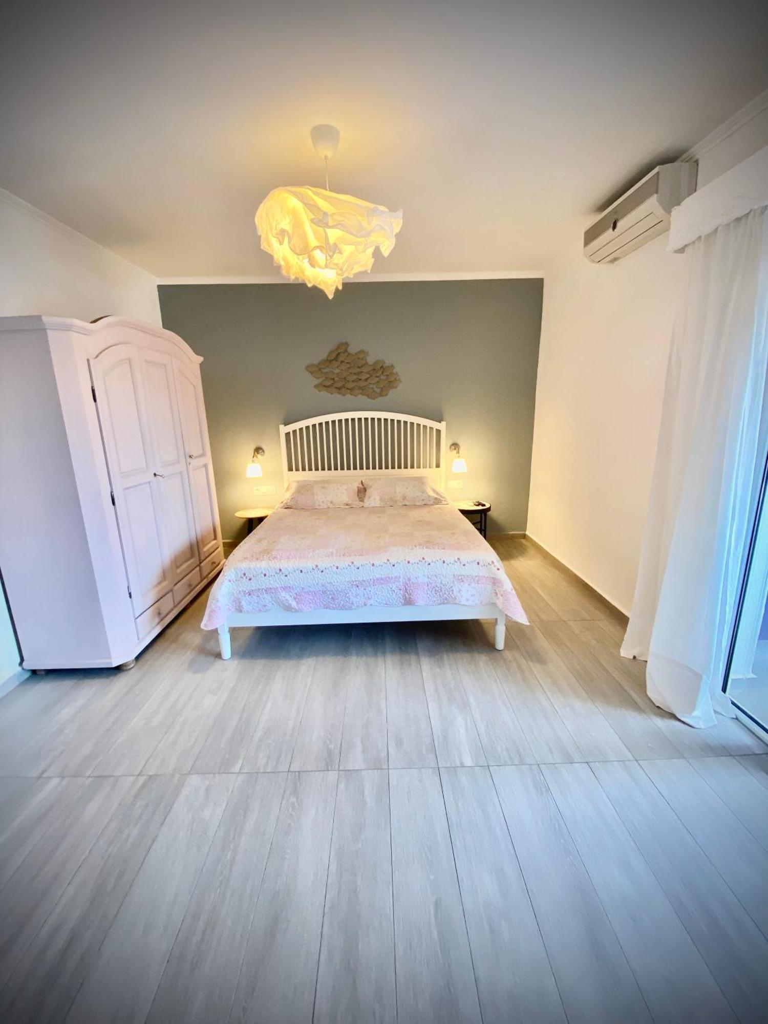 T H E Berlin Studios And Suites Vrasná Dış mekan fotoğraf