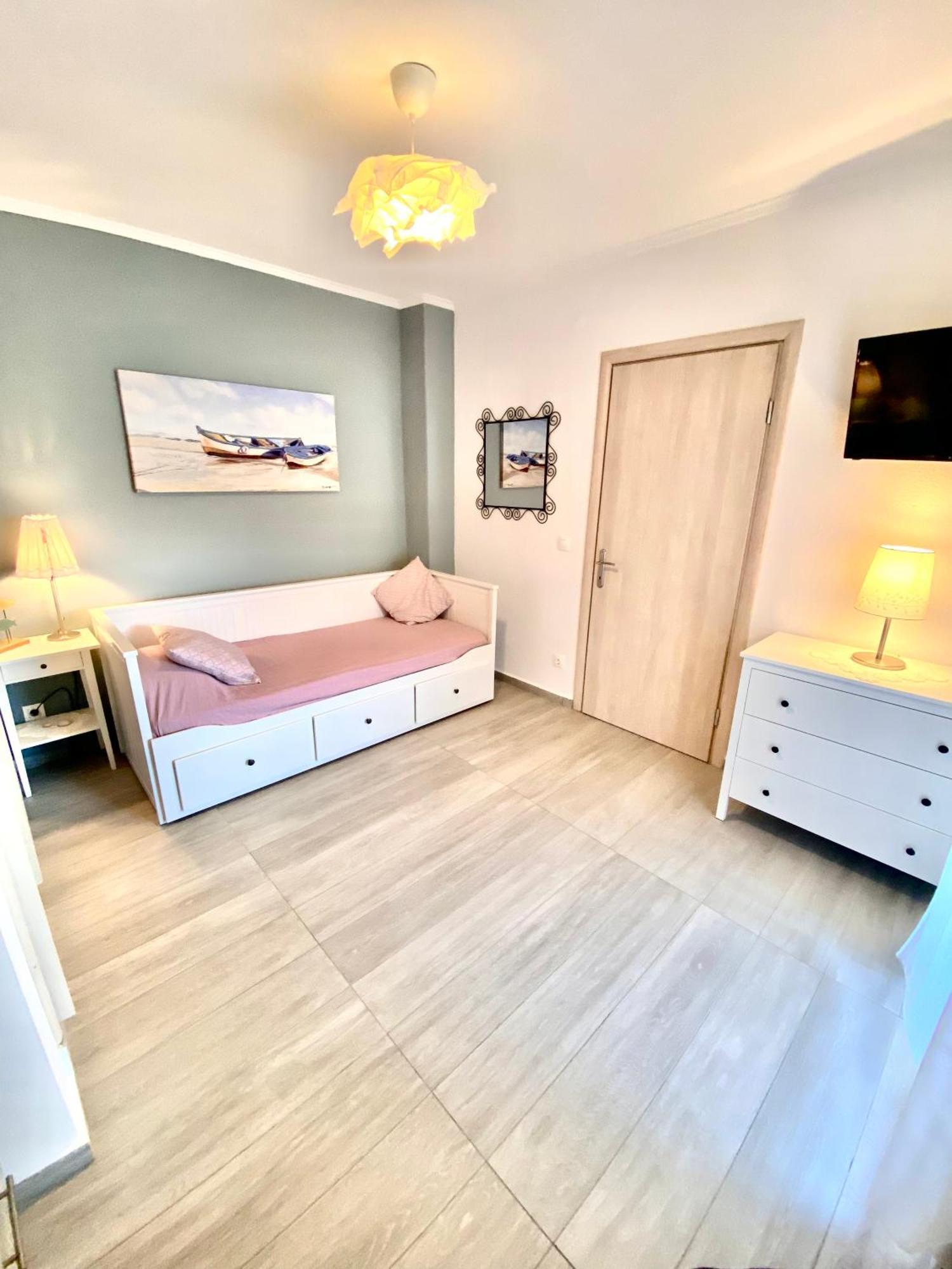 T H E Berlin Studios And Suites Vrasná Dış mekan fotoğraf