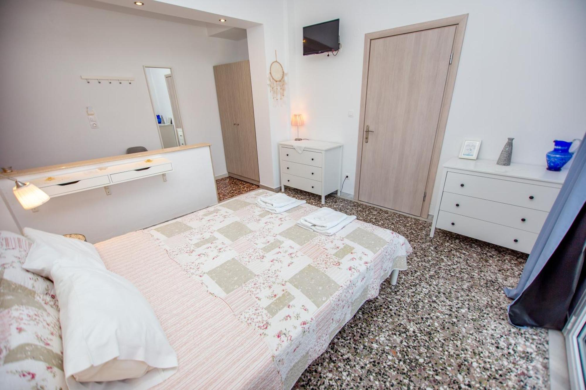T H E Berlin Studios And Suites Vrasná Dış mekan fotoğraf