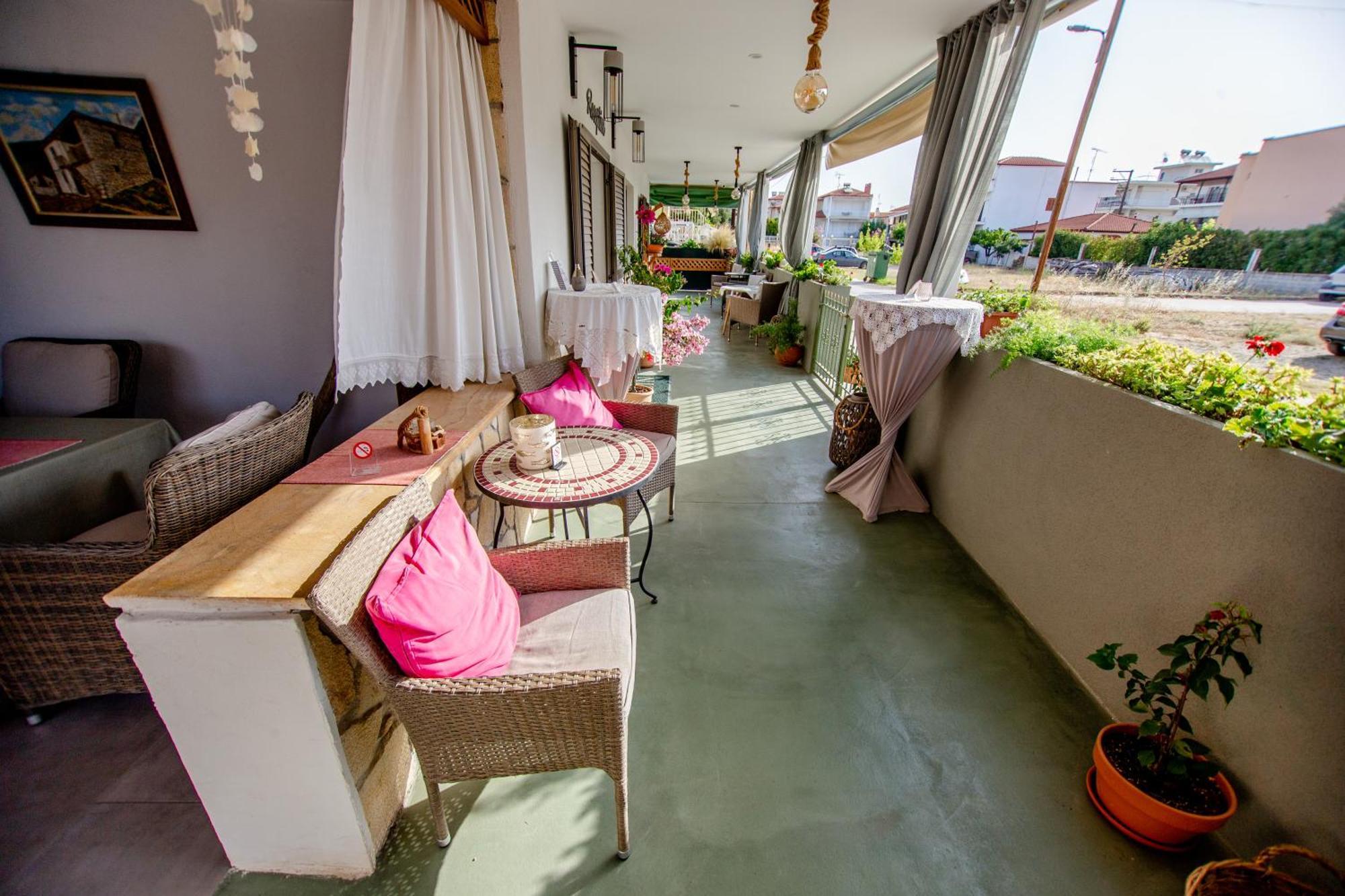 T H E Berlin Studios And Suites Vrasná Dış mekan fotoğraf