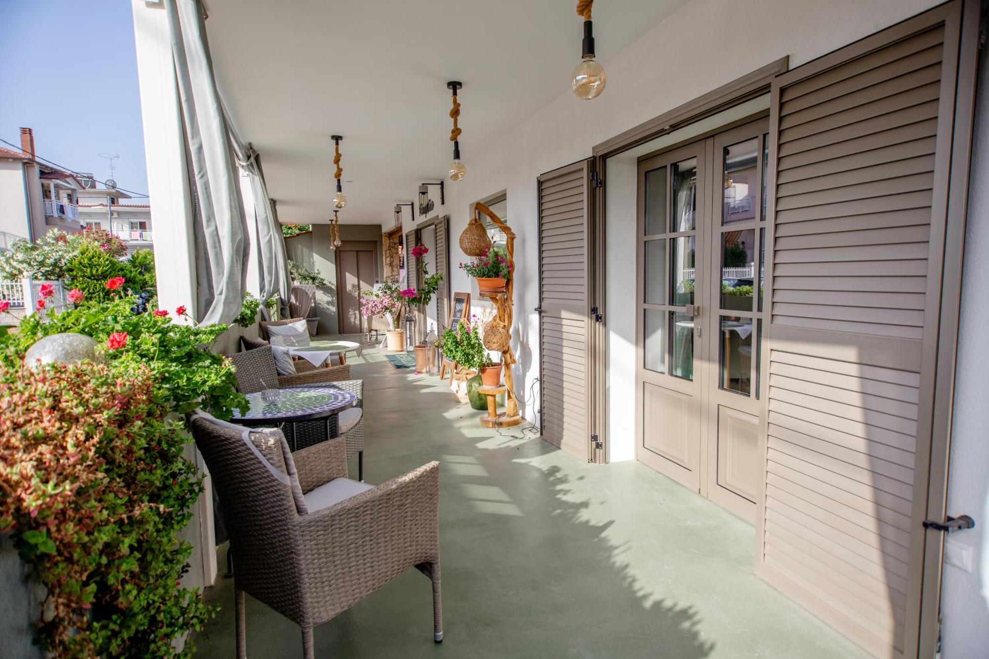T H E Berlin Studios And Suites Vrasná Dış mekan fotoğraf