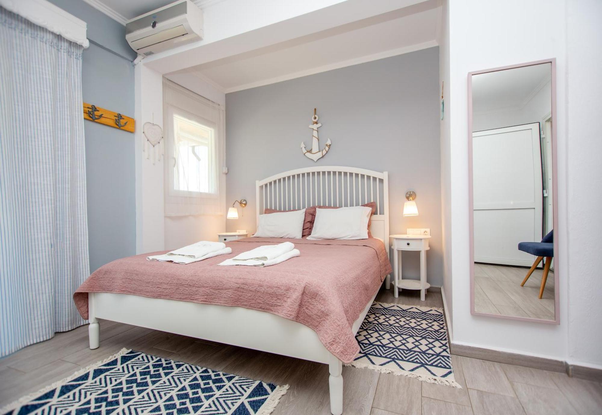 T H E Berlin Studios And Suites Vrasná Dış mekan fotoğraf