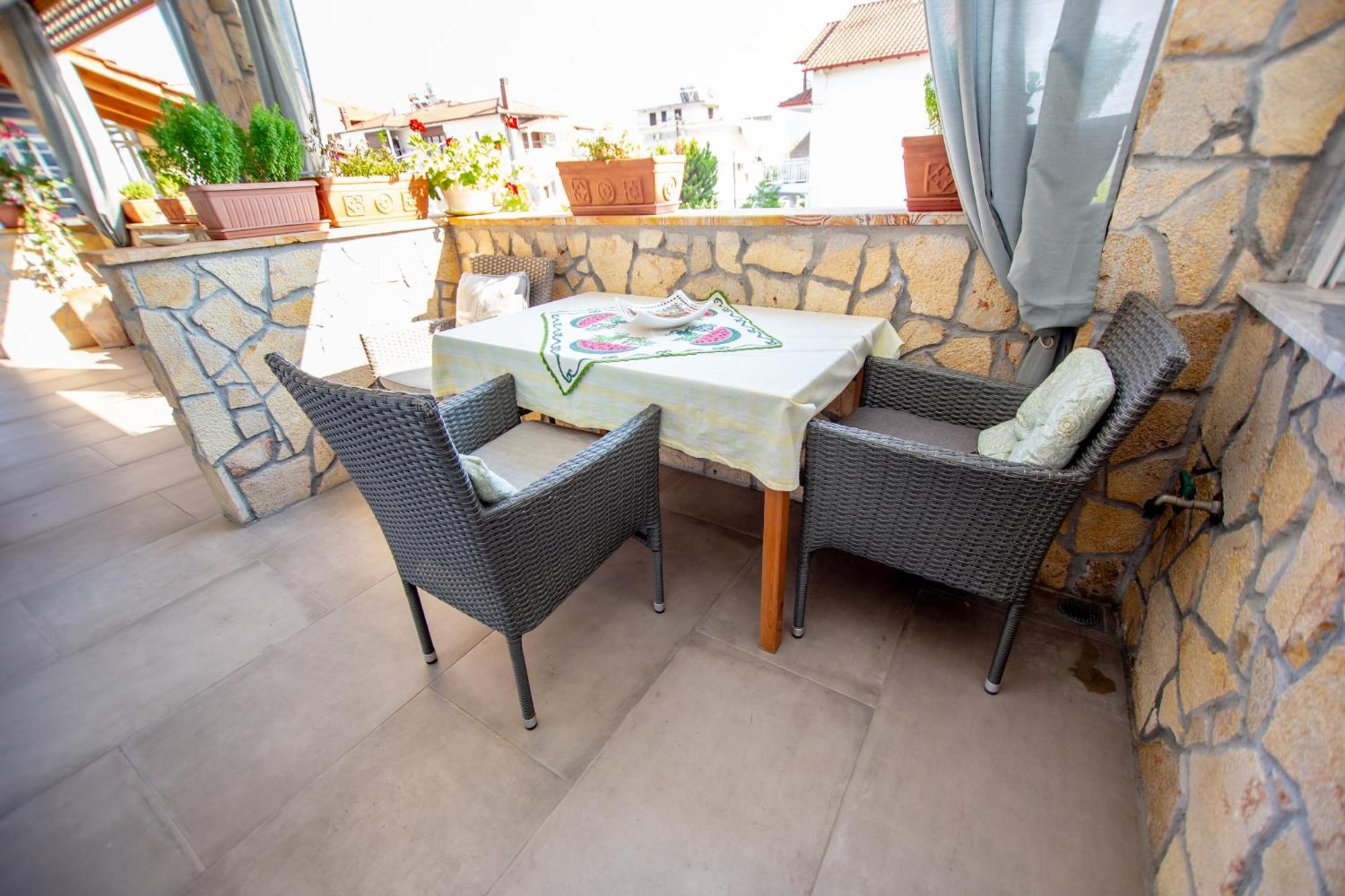T H E Berlin Studios And Suites Vrasná Dış mekan fotoğraf