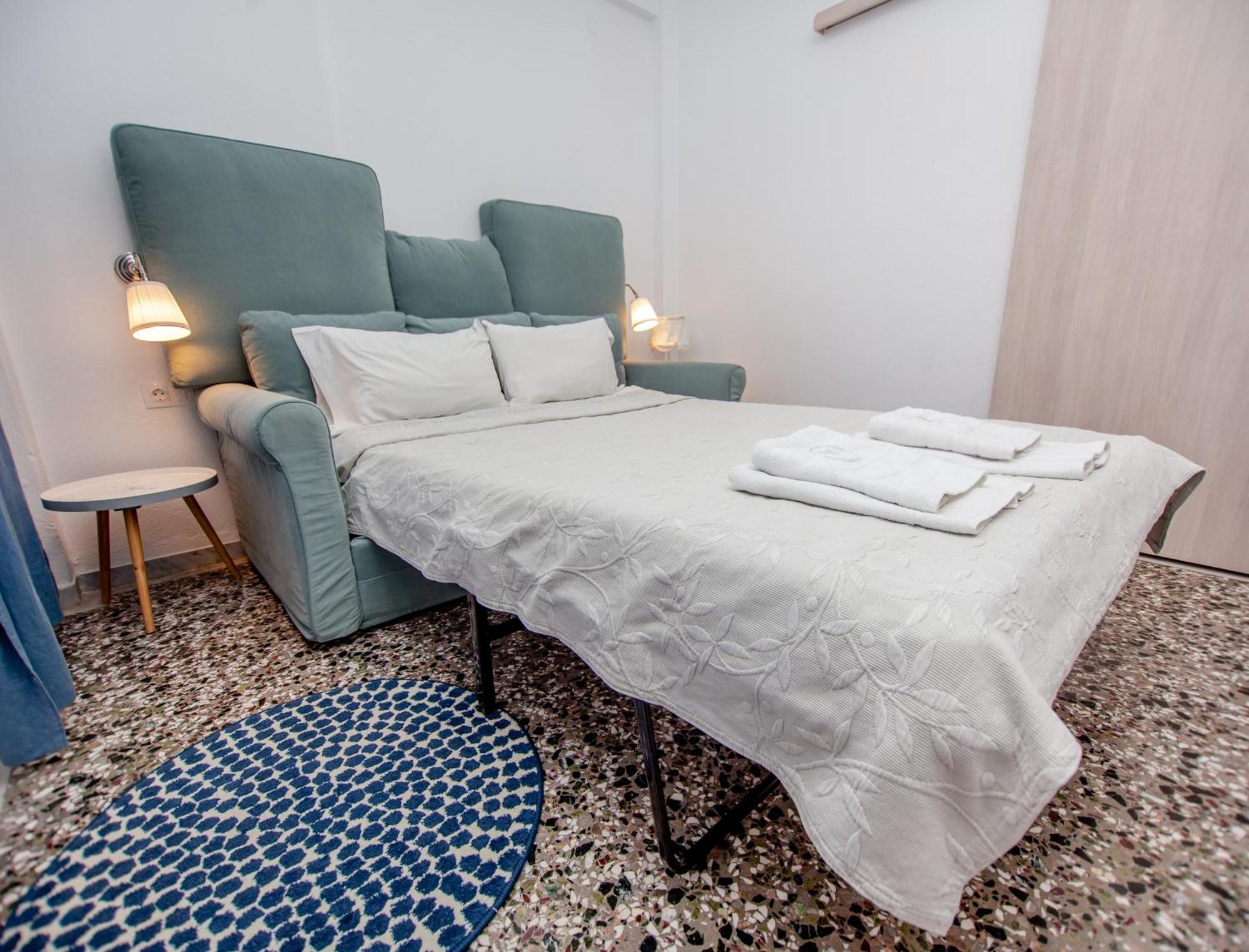 T H E Berlin Studios And Suites Vrasná Dış mekan fotoğraf