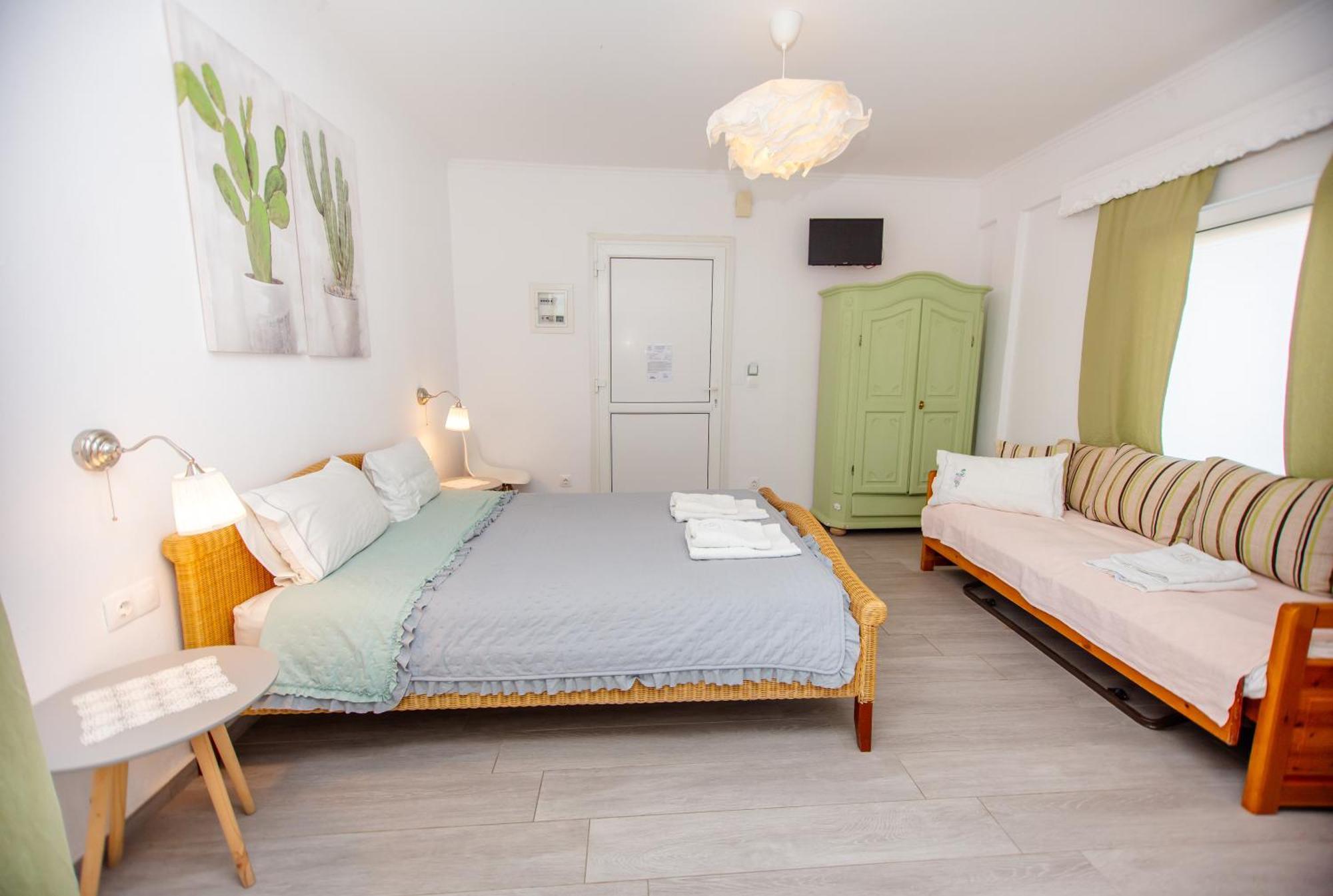 T H E Berlin Studios And Suites Vrasná Dış mekan fotoğraf