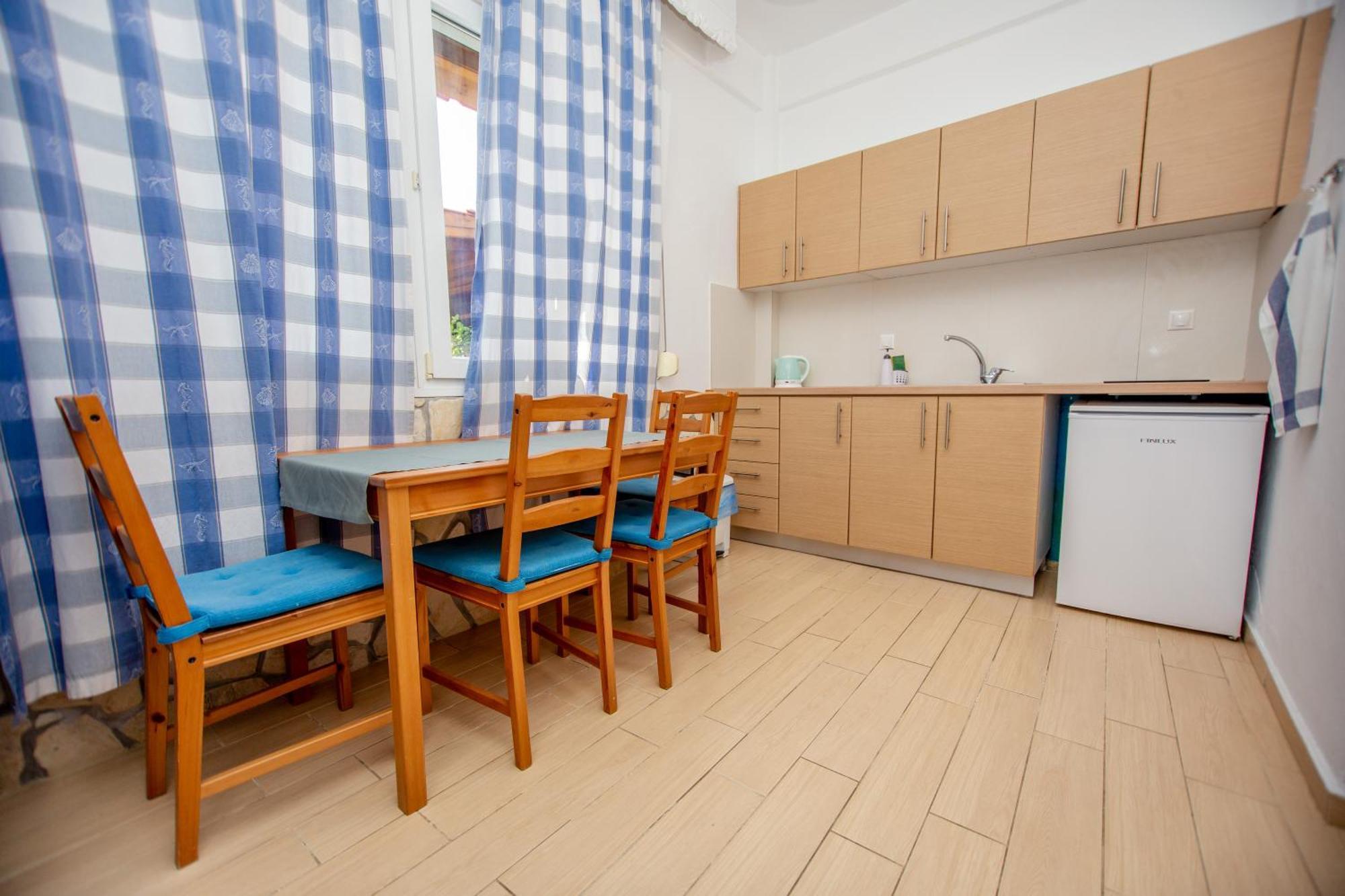 T H E Berlin Studios And Suites Vrasná Dış mekan fotoğraf