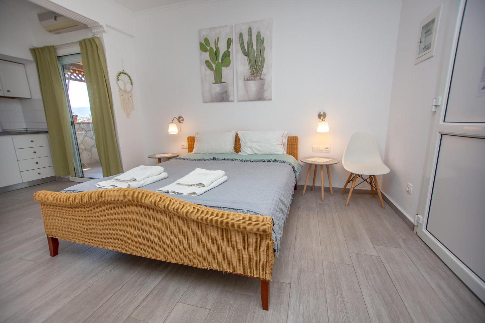 T H E Berlin Studios And Suites Vrasná Dış mekan fotoğraf