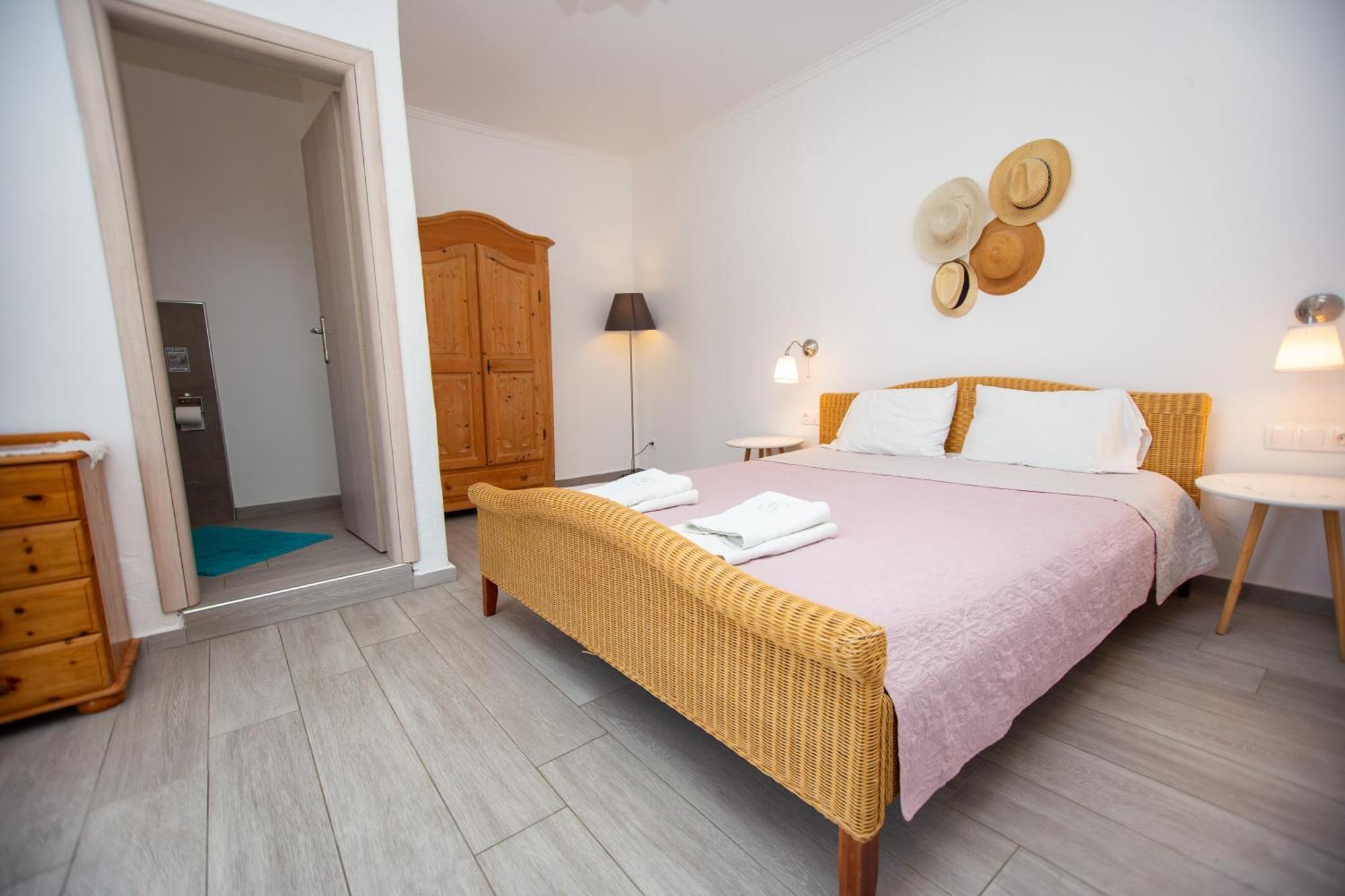 T H E Berlin Studios And Suites Vrasná Dış mekan fotoğraf