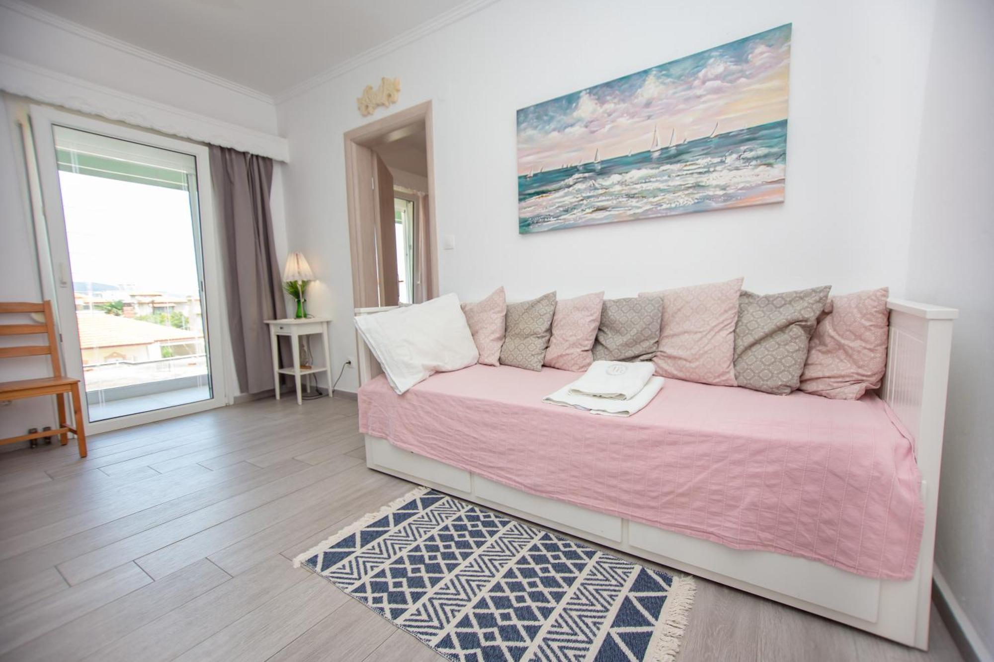 T H E Berlin Studios And Suites Vrasná Dış mekan fotoğraf