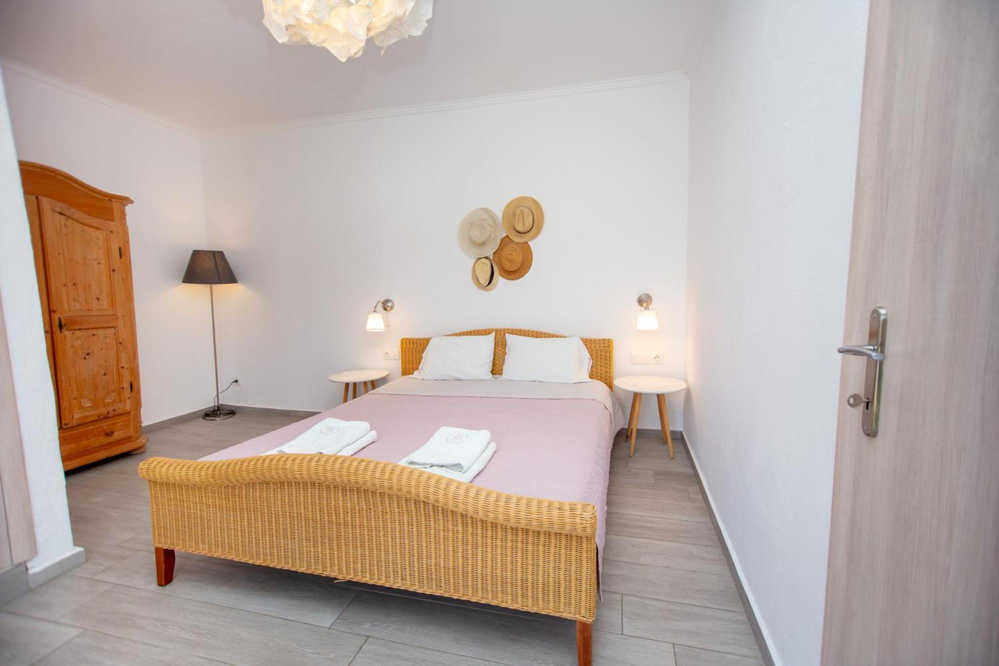T H E Berlin Studios And Suites Vrasná Dış mekan fotoğraf