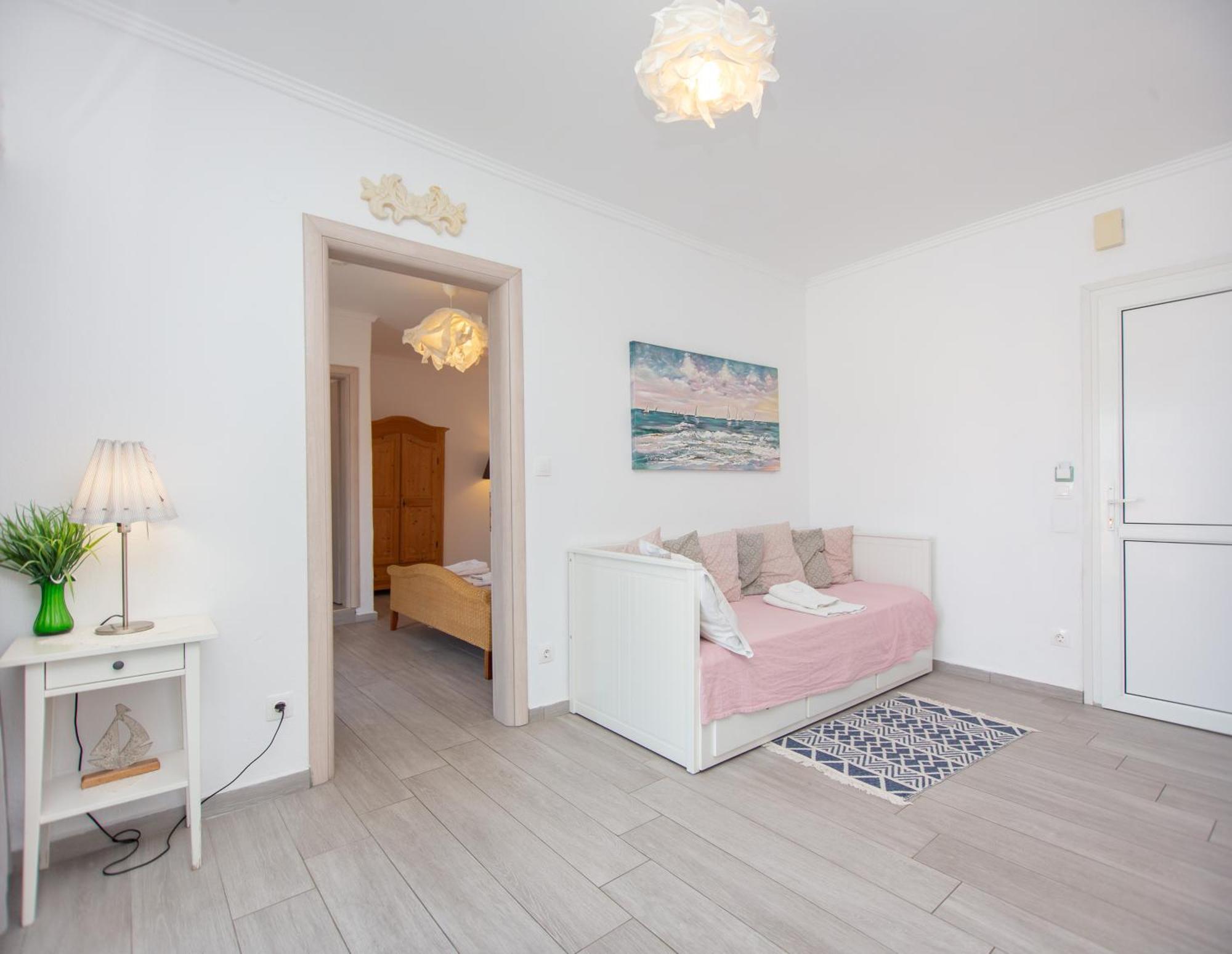 T H E Berlin Studios And Suites Vrasná Dış mekan fotoğraf