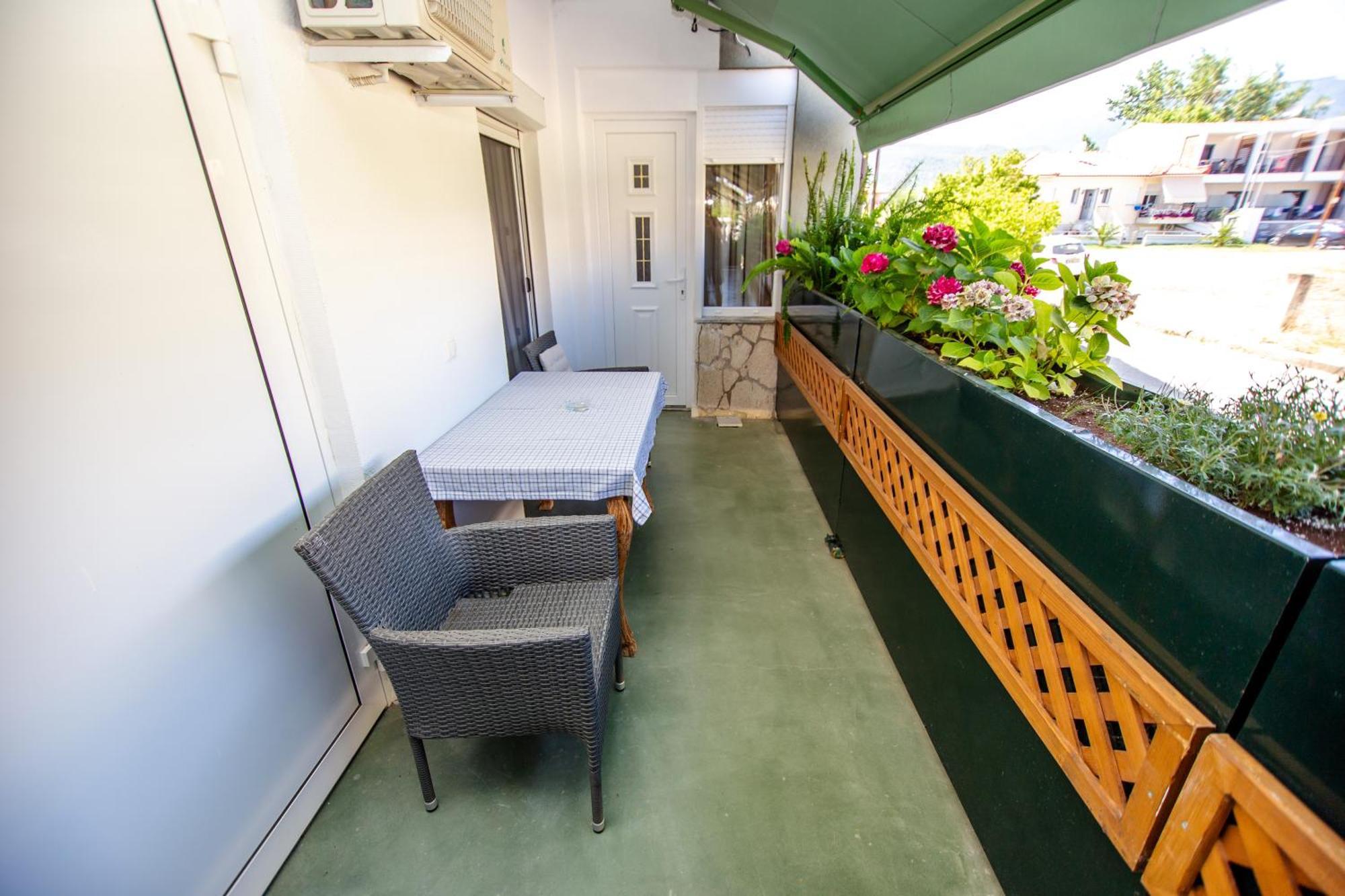 T H E Berlin Studios And Suites Vrasná Dış mekan fotoğraf