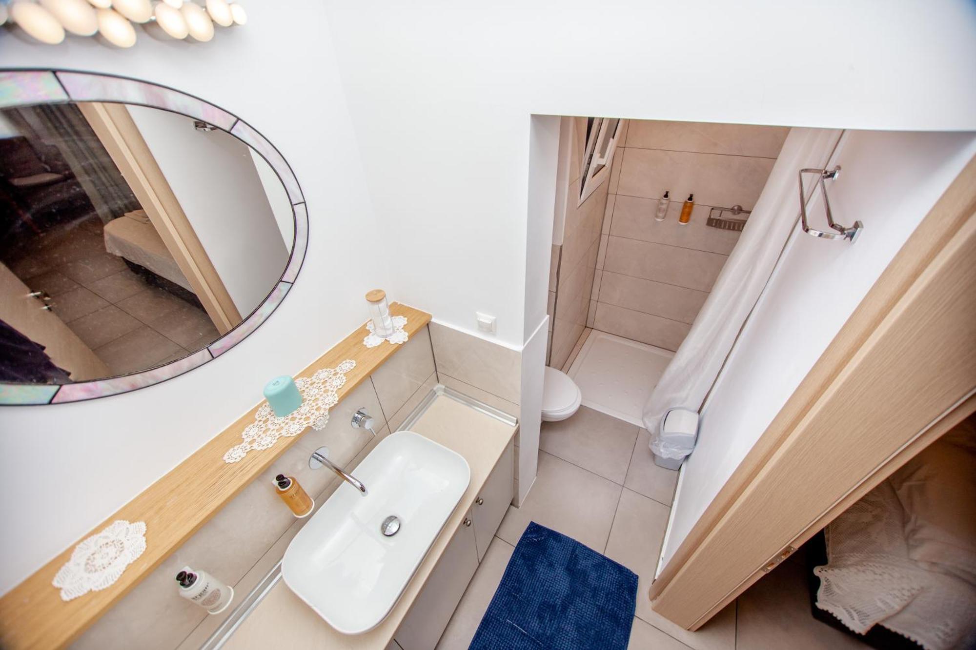 T H E Berlin Studios And Suites Vrasná Dış mekan fotoğraf
