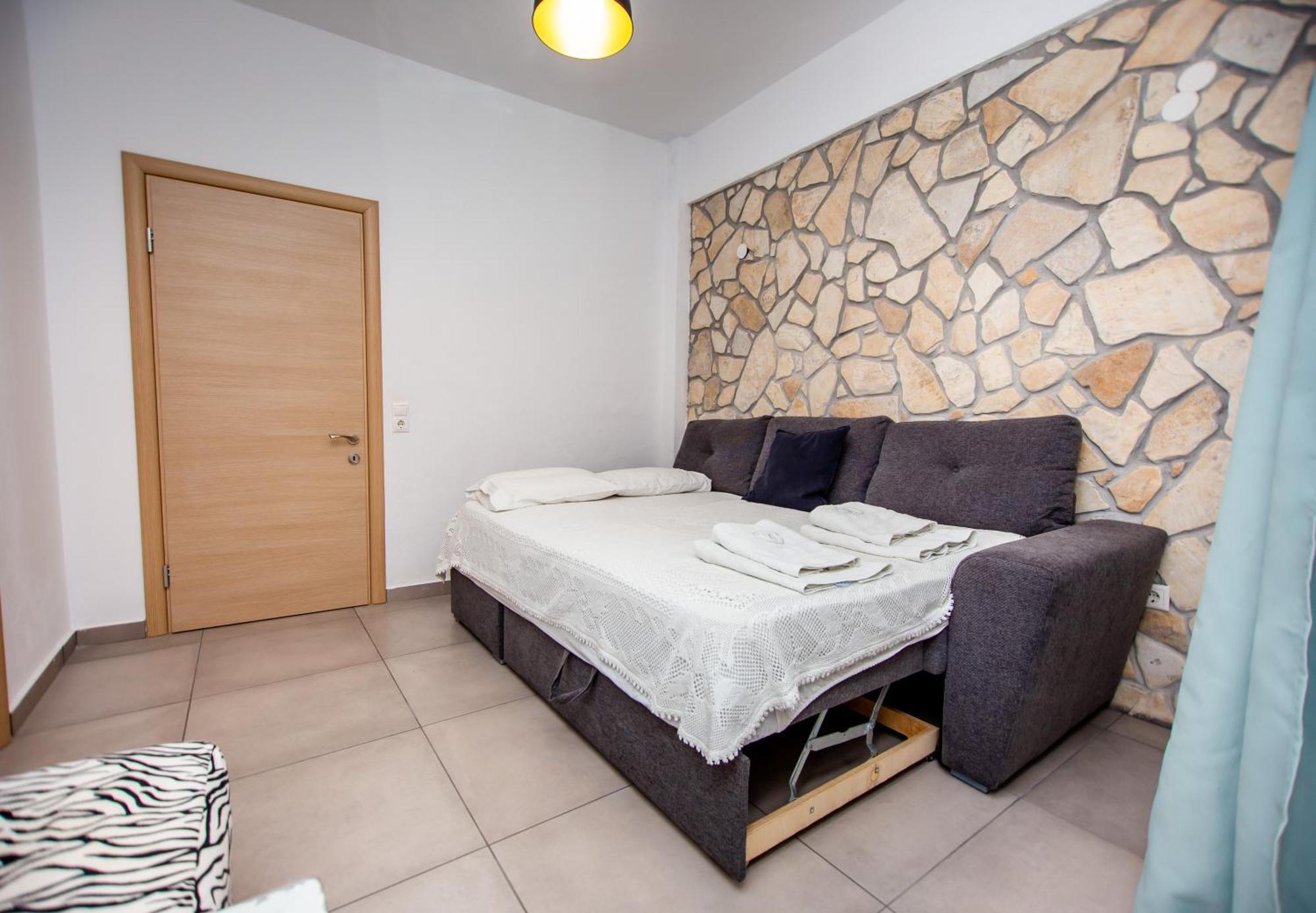 T H E Berlin Studios And Suites Vrasná Dış mekan fotoğraf